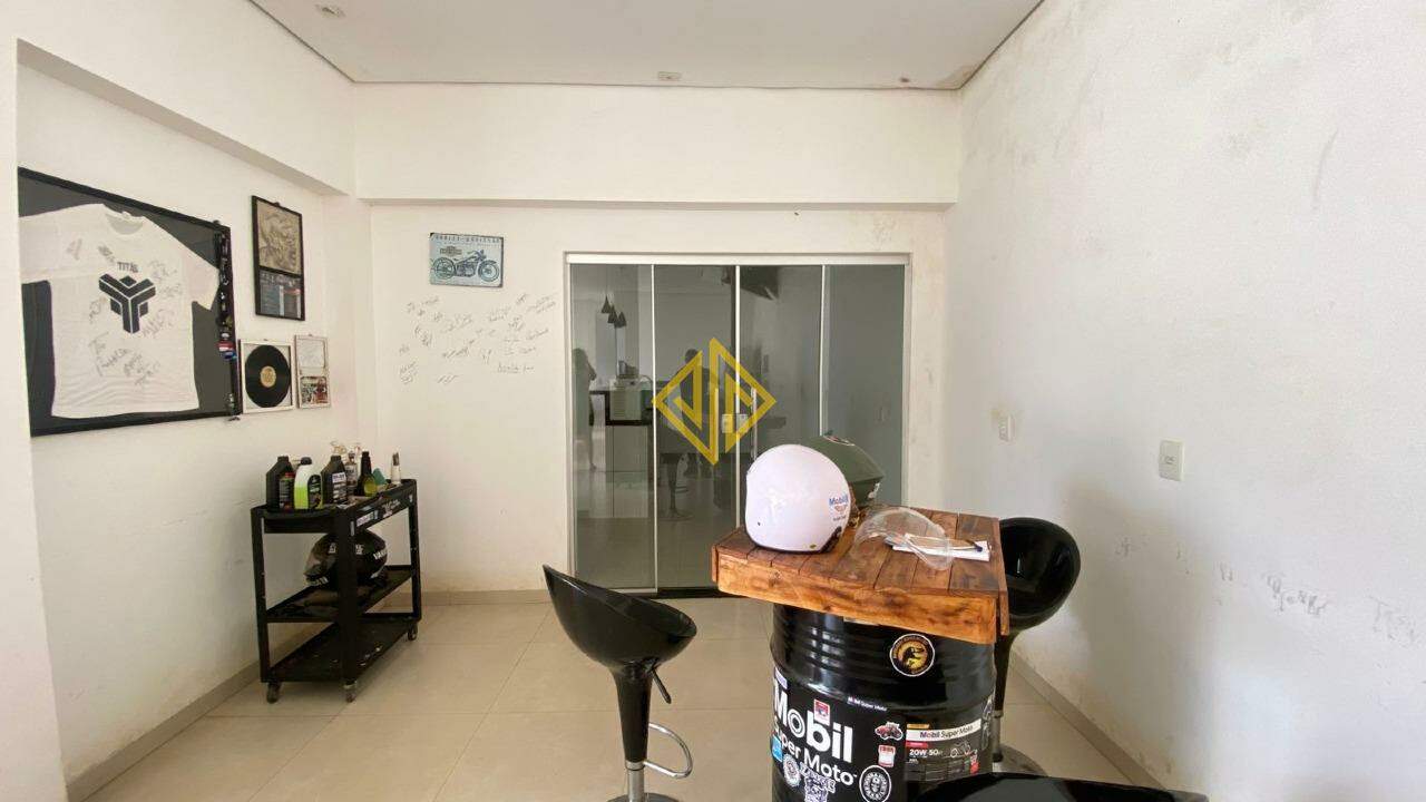 Casa à venda com 4 quartos, 250m² - Foto 14