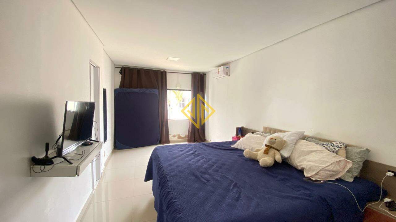 Casa à venda com 4 quartos, 250m² - Foto 9