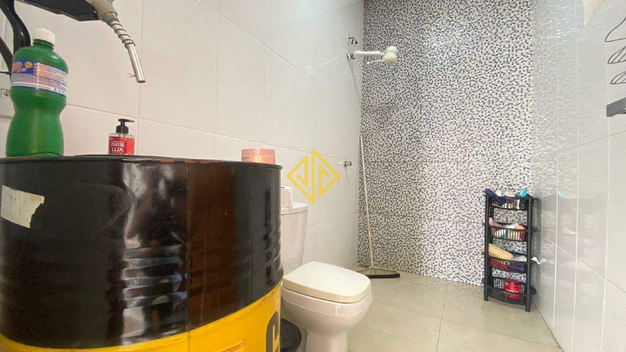 Casa à venda com 4 quartos, 250m² - Foto 18