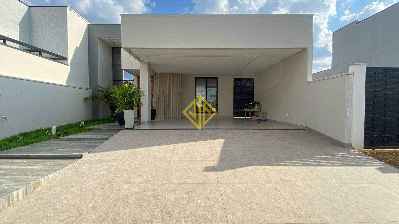 Casa à venda com 3 quartos, 200m² - Foto 1