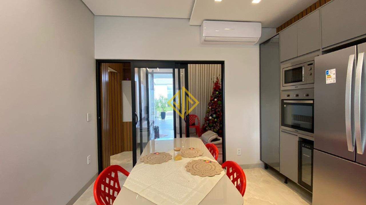 Casa à venda com 3 quartos, 200m² - Foto 10