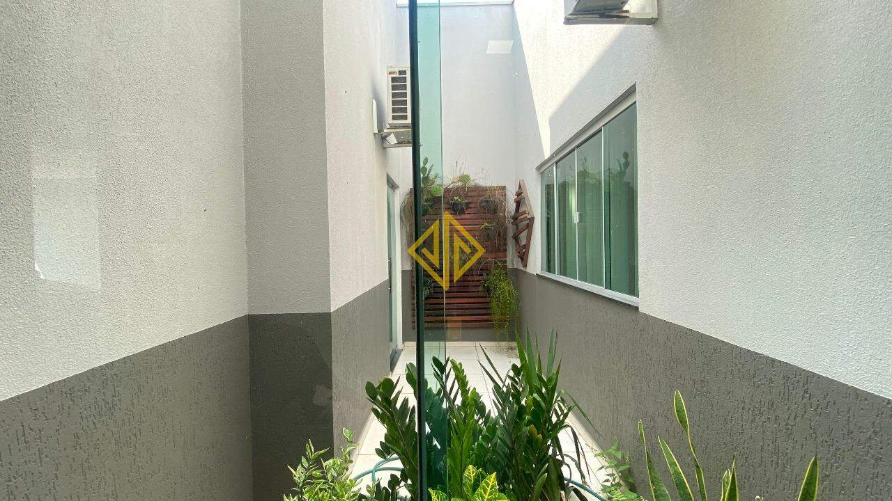 Casa à venda com 4 quartos, 260m² - Foto 4