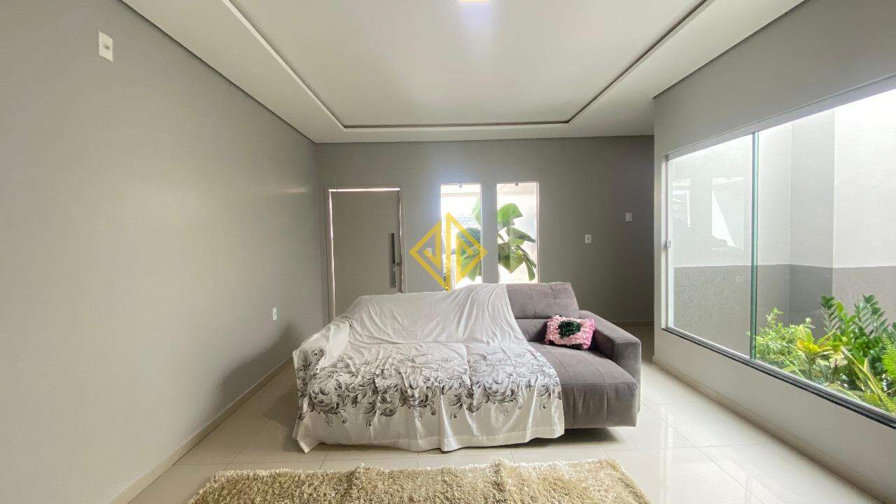 Casa à venda com 4 quartos, 260m² - Foto 2