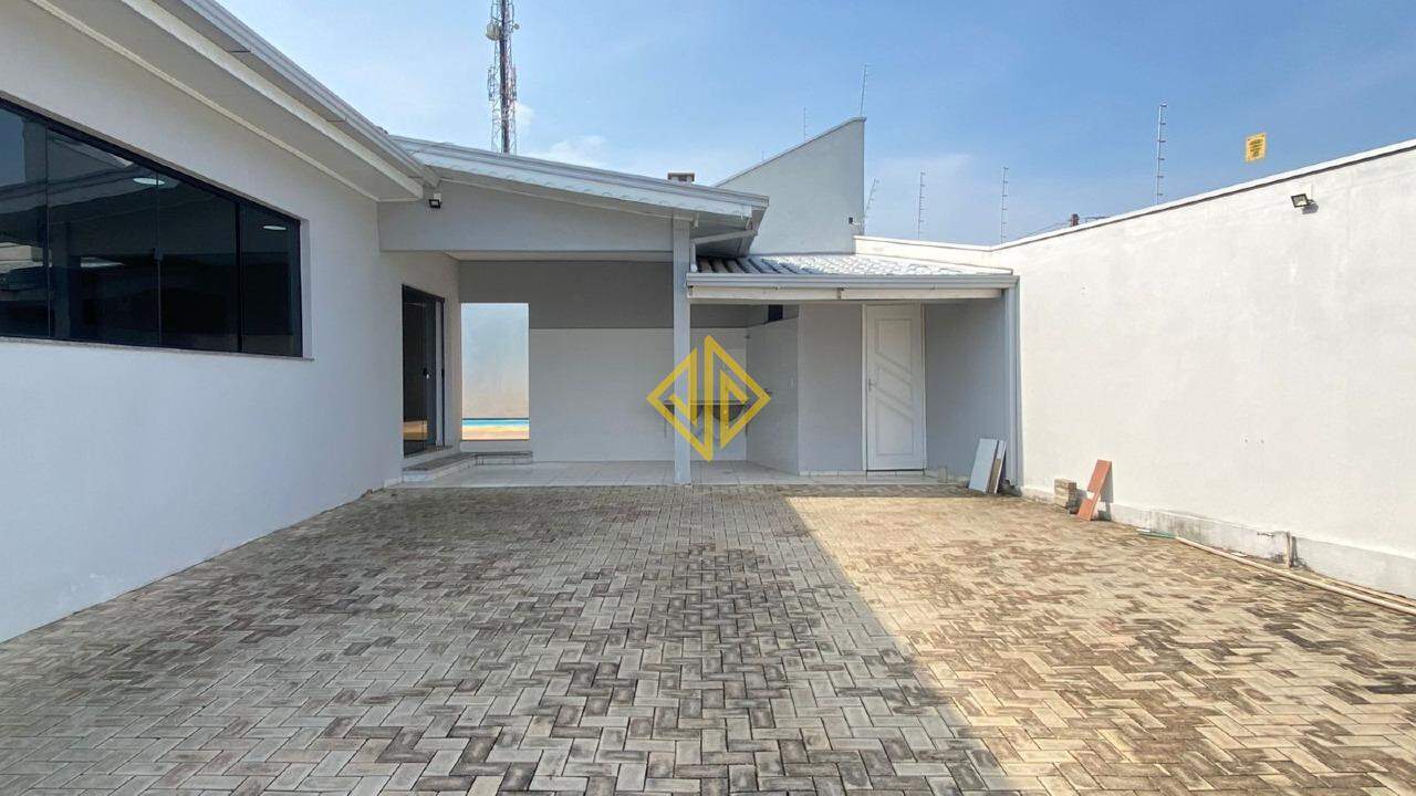 Casa à venda com 2 quartos, 150m² - Foto 1