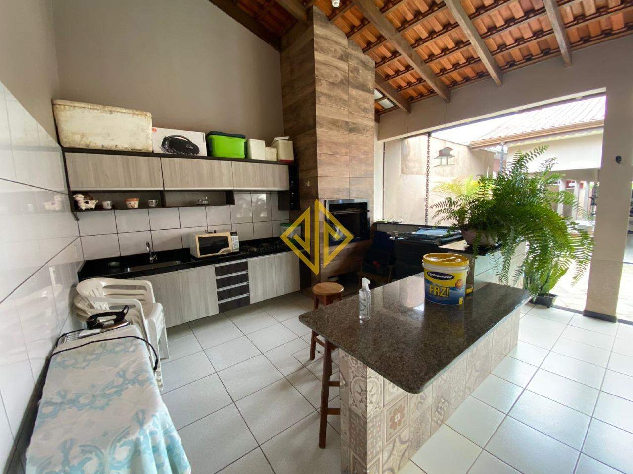 Casa à venda com 4 quartos, 220m² - Foto 14