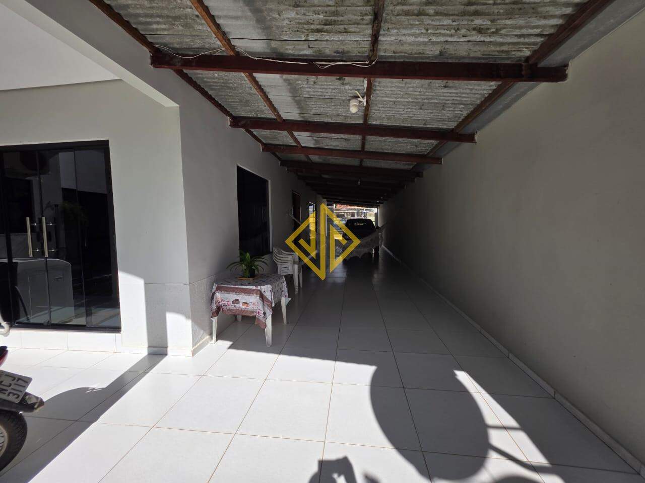 Casa à venda com 3 quartos, 213m² - Foto 2