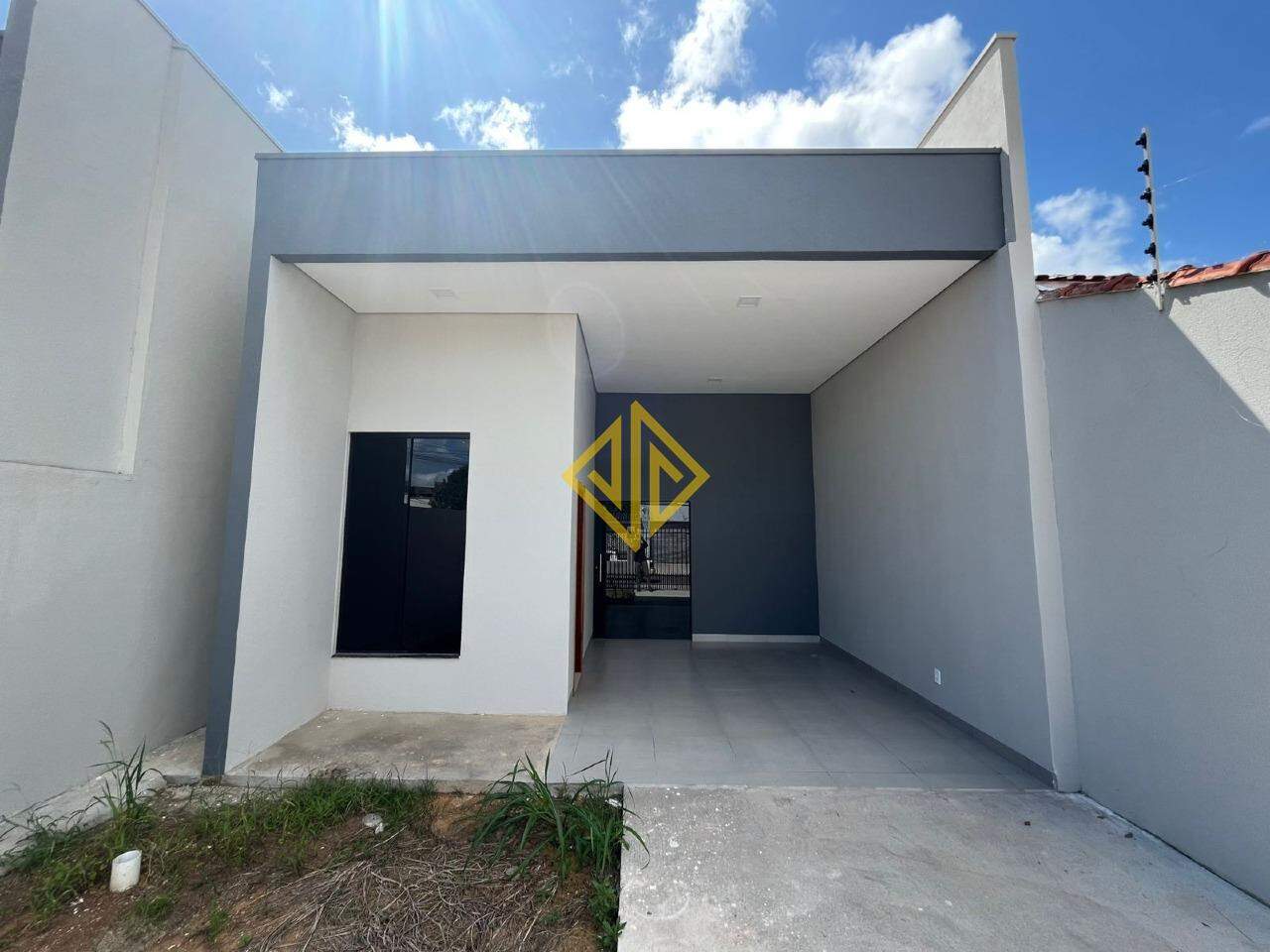 Casa à venda com 2 quartos, 75m² - Foto 1