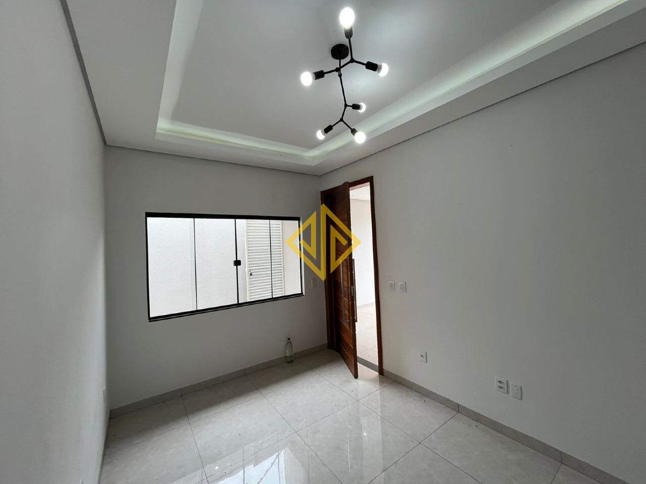 Casa à venda com 3 quartos, 106m² - Foto 4