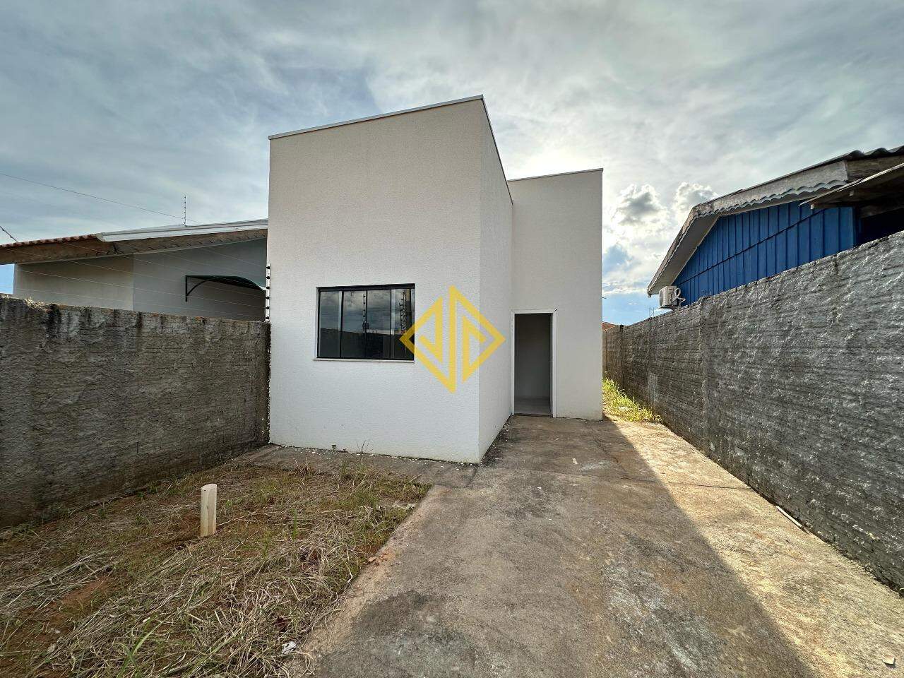 Casa à venda com 2 quartos, 52m² - Foto 1