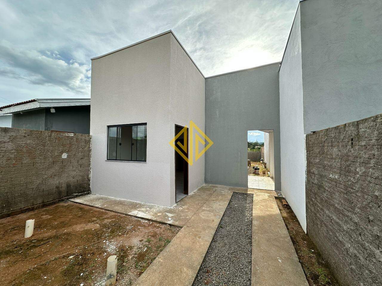 Casa à venda com 2 quartos, 55m² - Foto 1