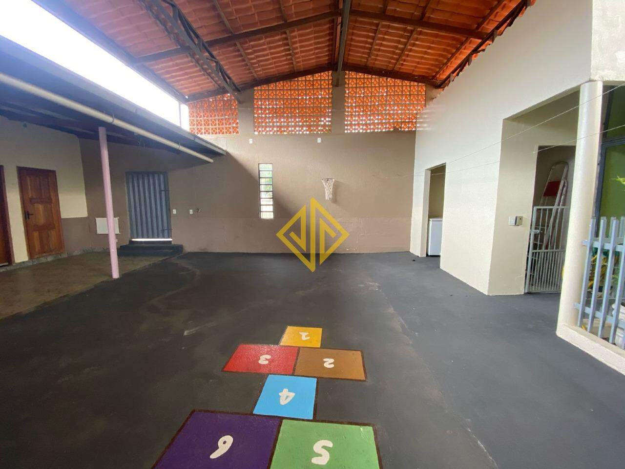 Casa para alugar com 2 quartos, 324m² - Foto 9