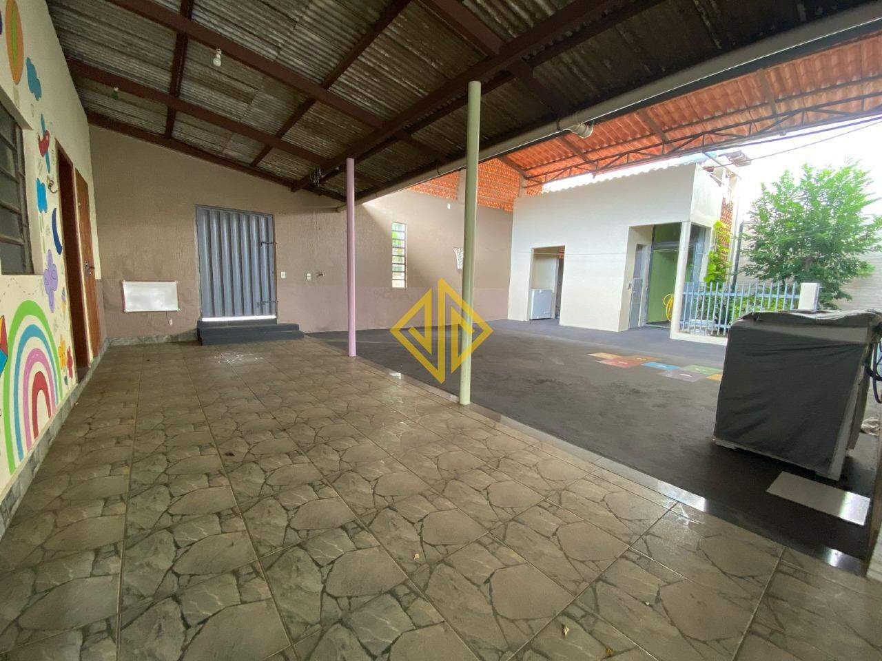 Casa para alugar com 2 quartos, 324m² - Foto 6