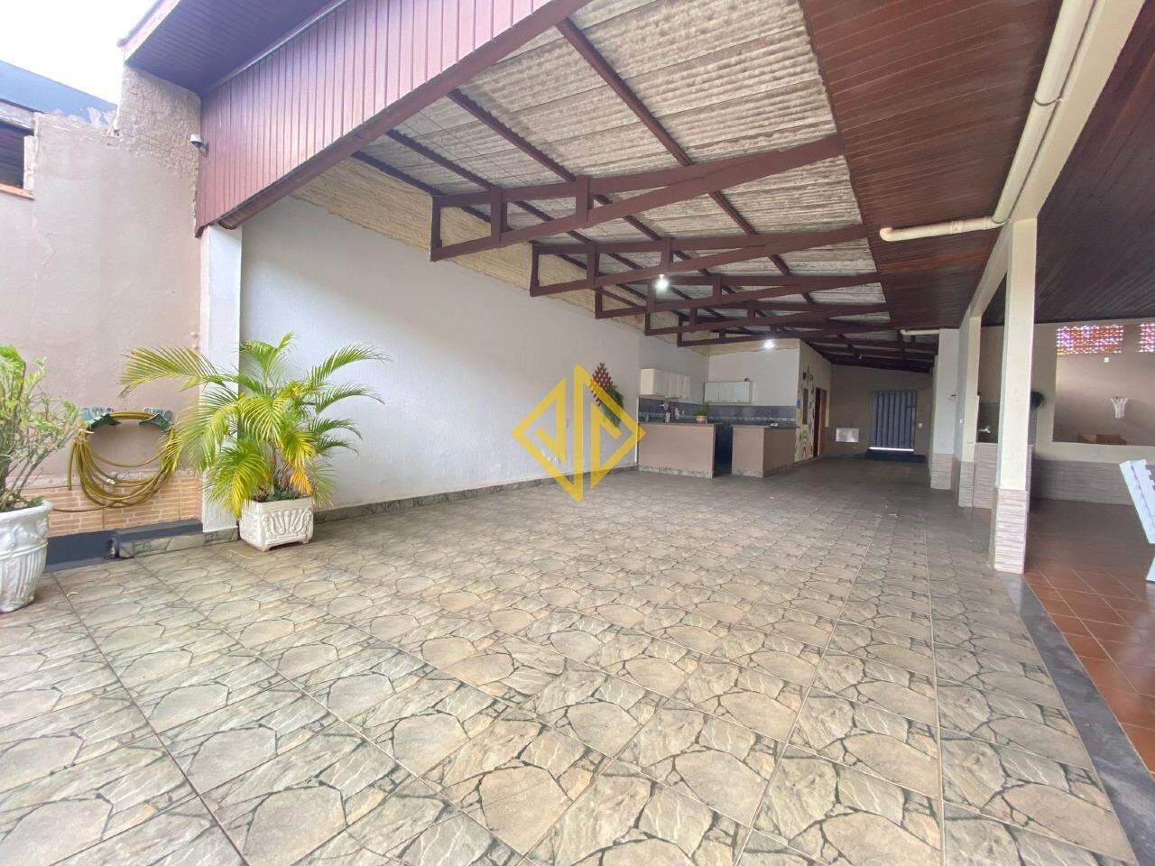 Casa para alugar com 2 quartos, 324m² - Foto 3