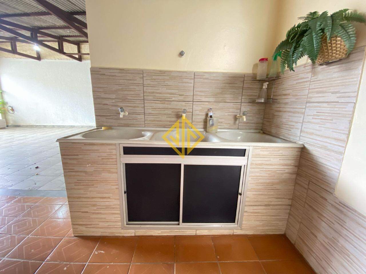 Casa para alugar com 2 quartos, 324m² - Foto 10