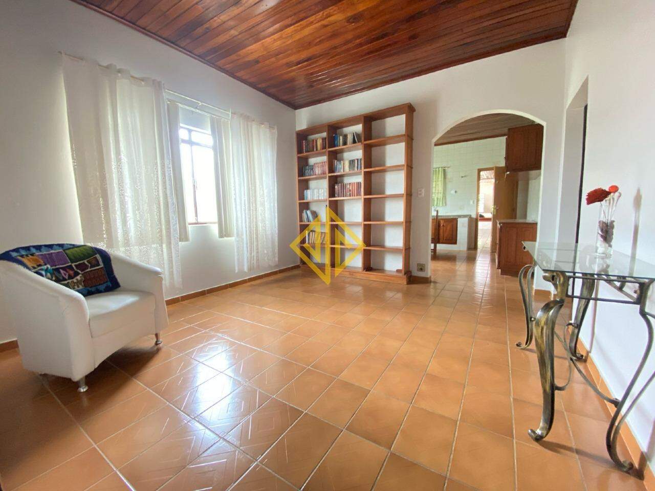 Casa para alugar com 2 quartos, 324m² - Foto 13