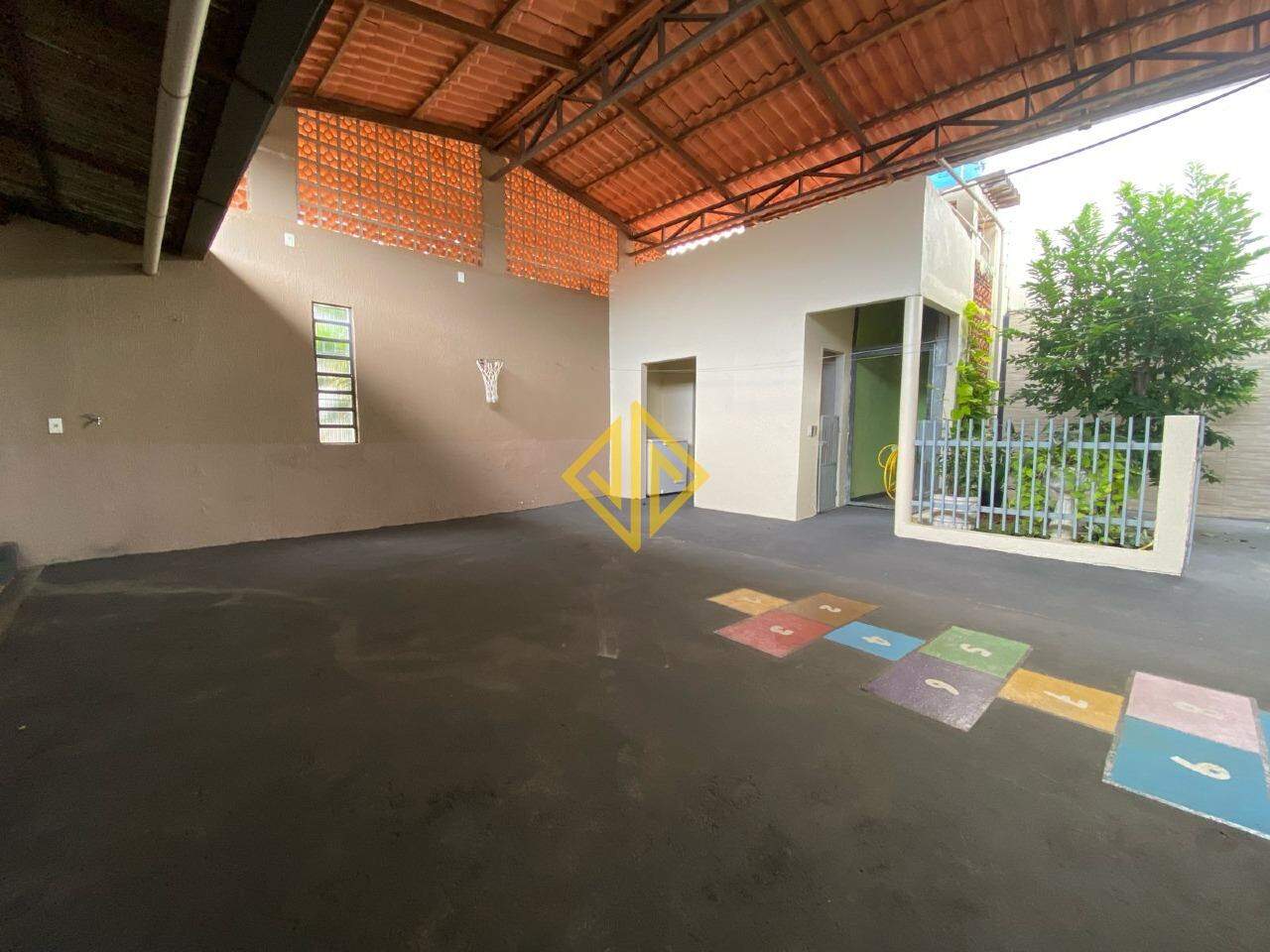 Casa para alugar com 2 quartos, 324m² - Foto 8