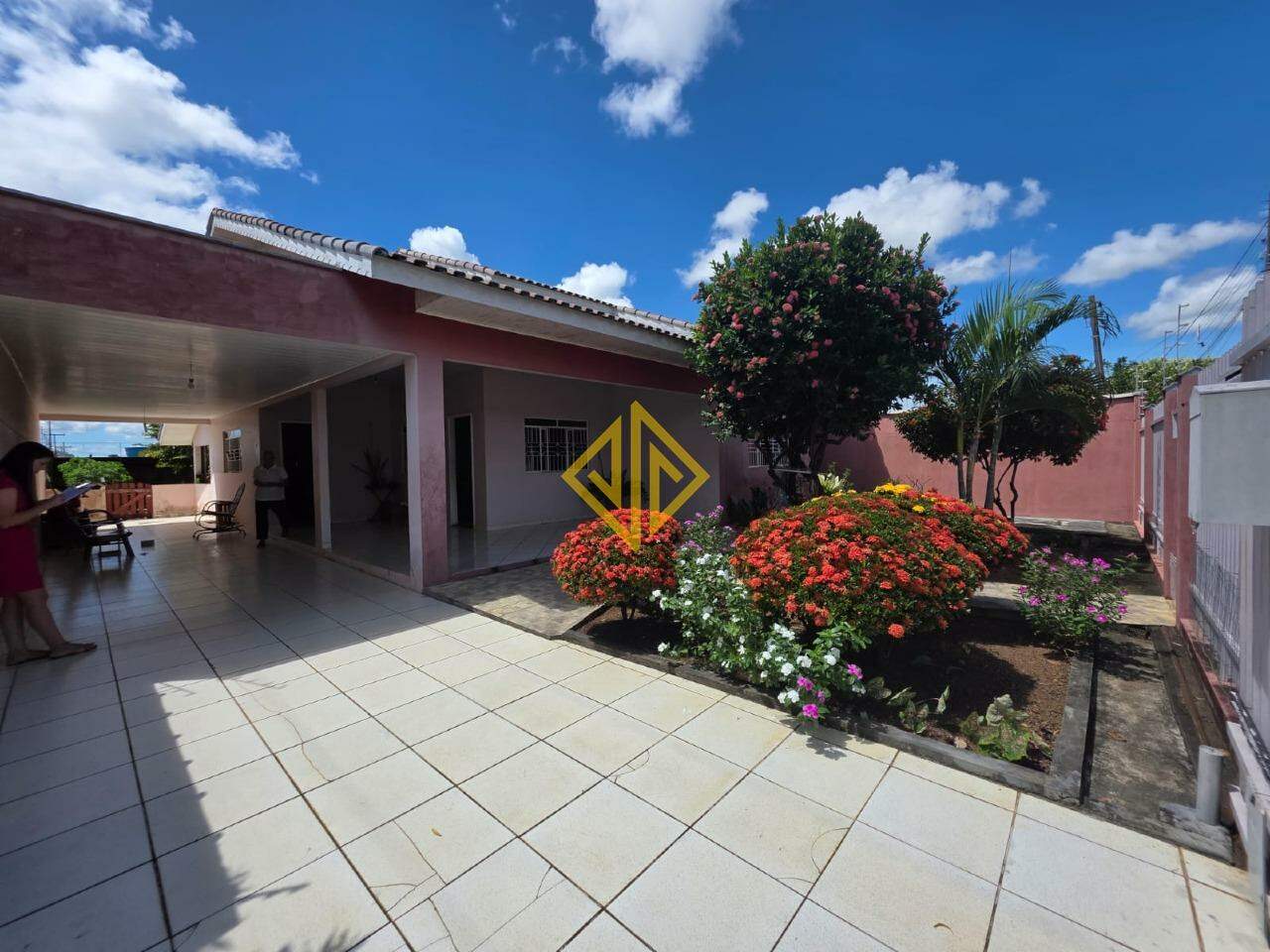 Casa à venda com 3 quartos, 180m² - Foto 2