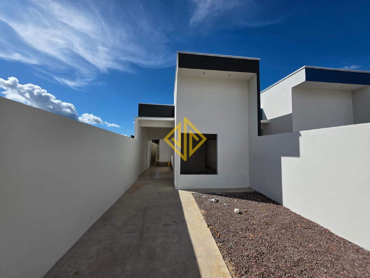 Casa à venda com 2 quartos, 58m² - Foto 1