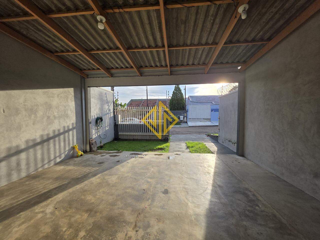 Casa à venda com 2 quartos, 90m² - Foto 3