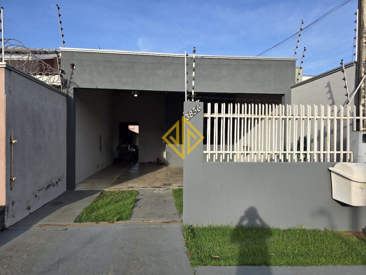 Casa à venda com 2 quartos, 90m² - Foto 1
