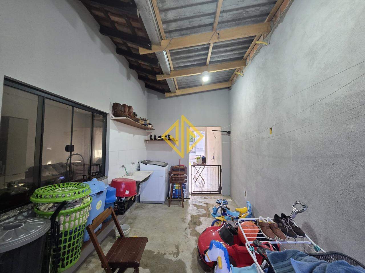 Casa à venda com 2 quartos, 90m² - Foto 12
