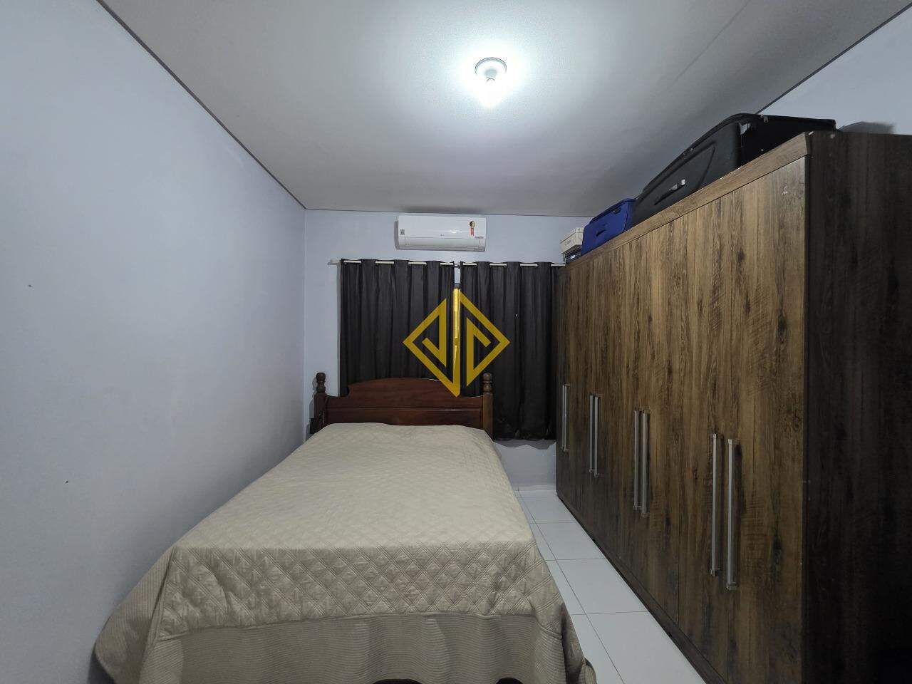 Casa à venda com 2 quartos, 90m² - Foto 9