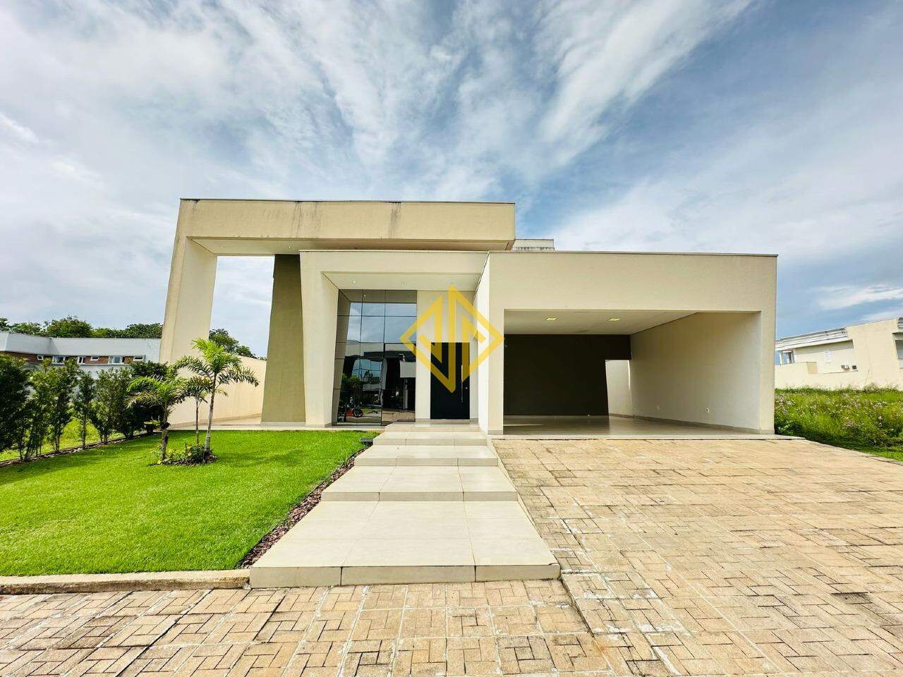 Casa para alugar com 3 quartos, 247m² - Foto 1
