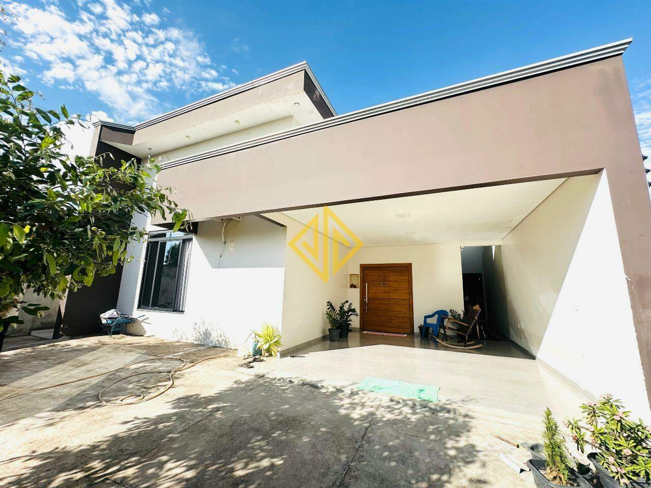 Casa à venda com 2 quartos, 170m² - Foto 1