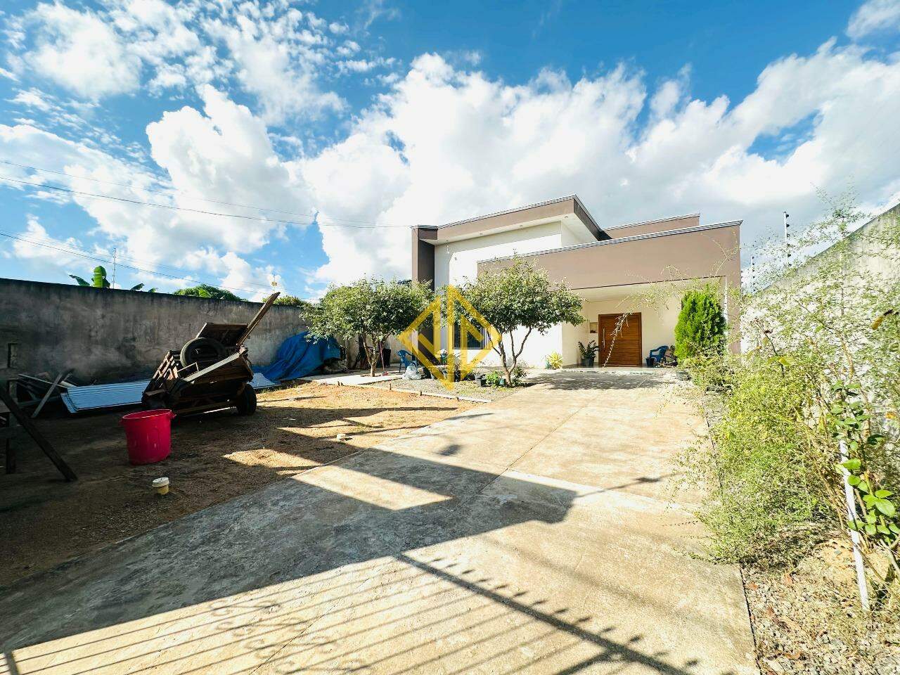 Casa à venda com 2 quartos, 170m² - Foto 2