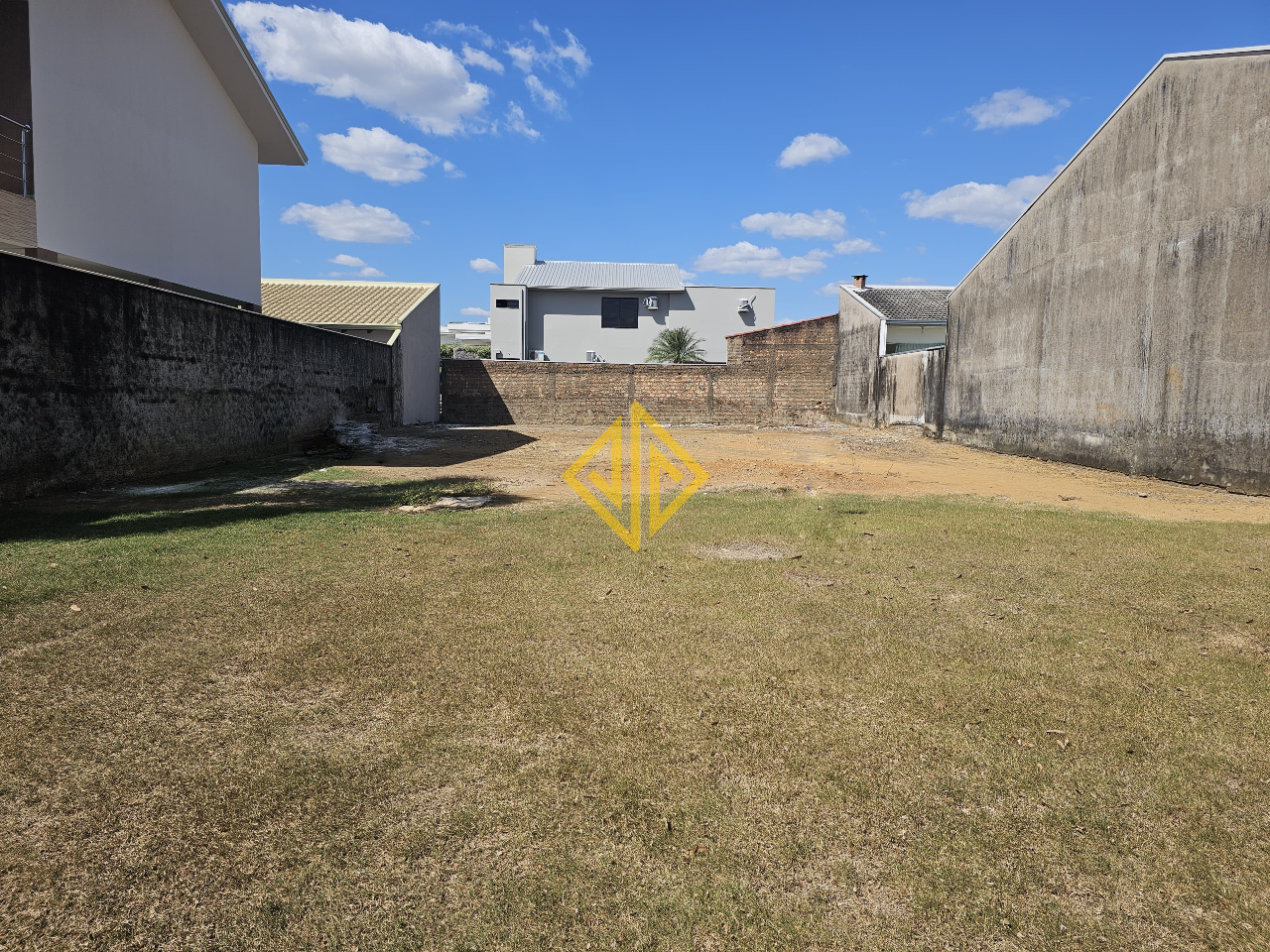 Terreno à venda no Condomínio Duque De Caxias: 