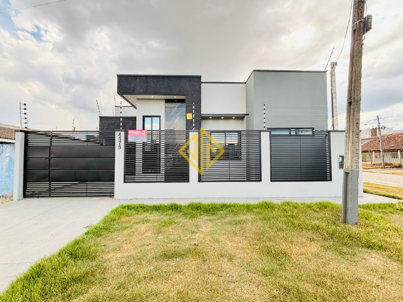 Casa à venda com 3 quartos, 98m² - Foto 1