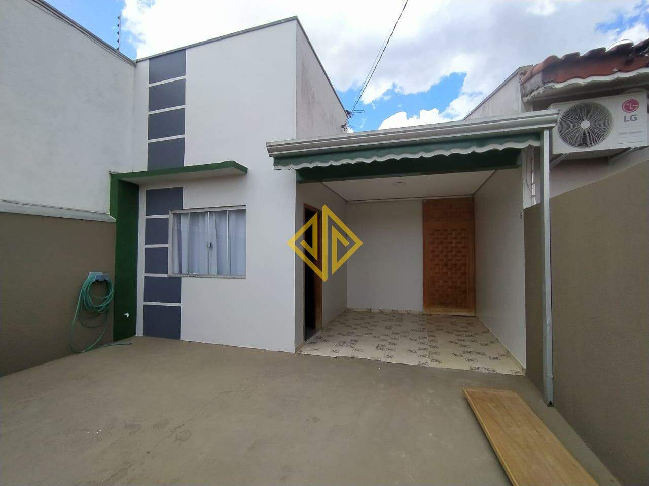 Casa, 2 quartos, 67 m² - Foto 1