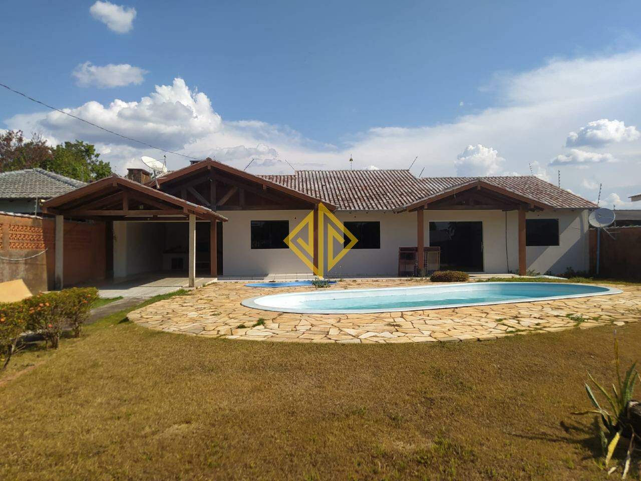 Casa para alugar com 2 quartos, 185m² - Foto 2