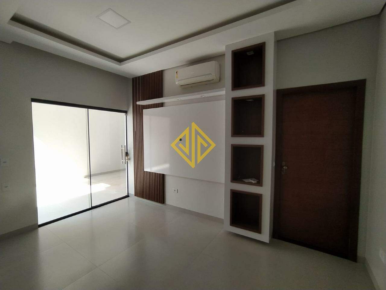 Casa para aluguel no Setor 04: 