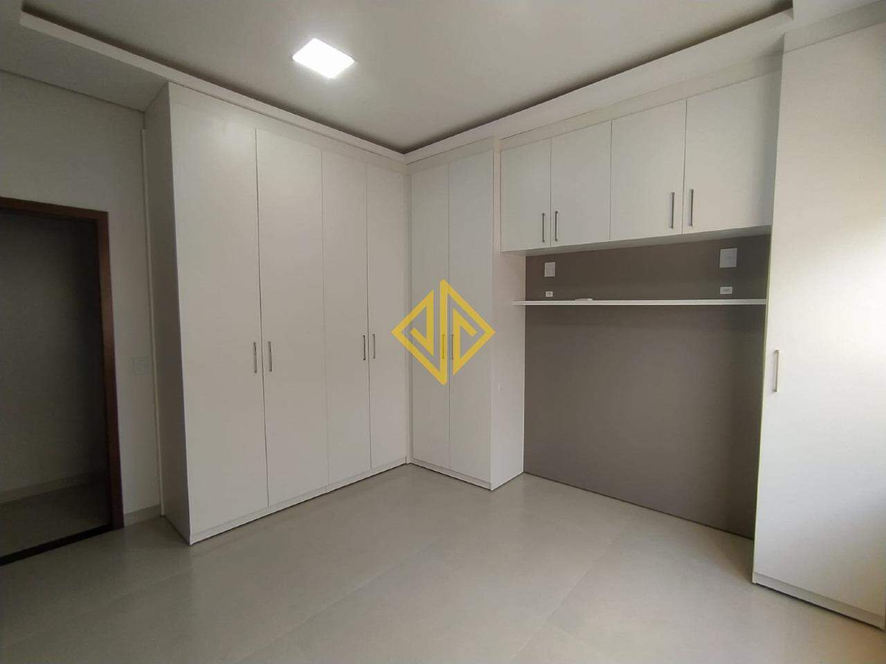 Casa para aluguel no Setor 04: 