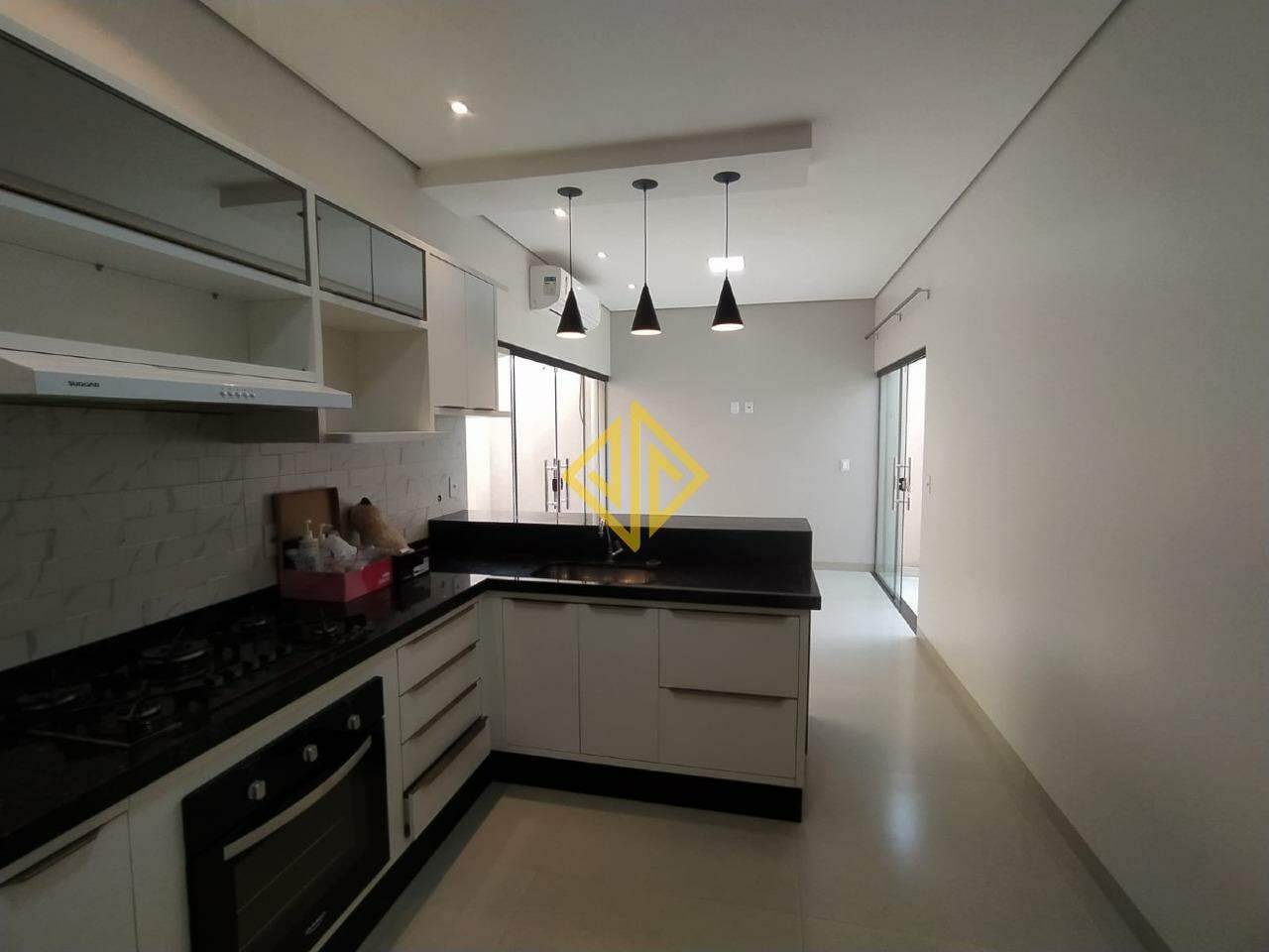 Casa para aluguel no Setor 04: 