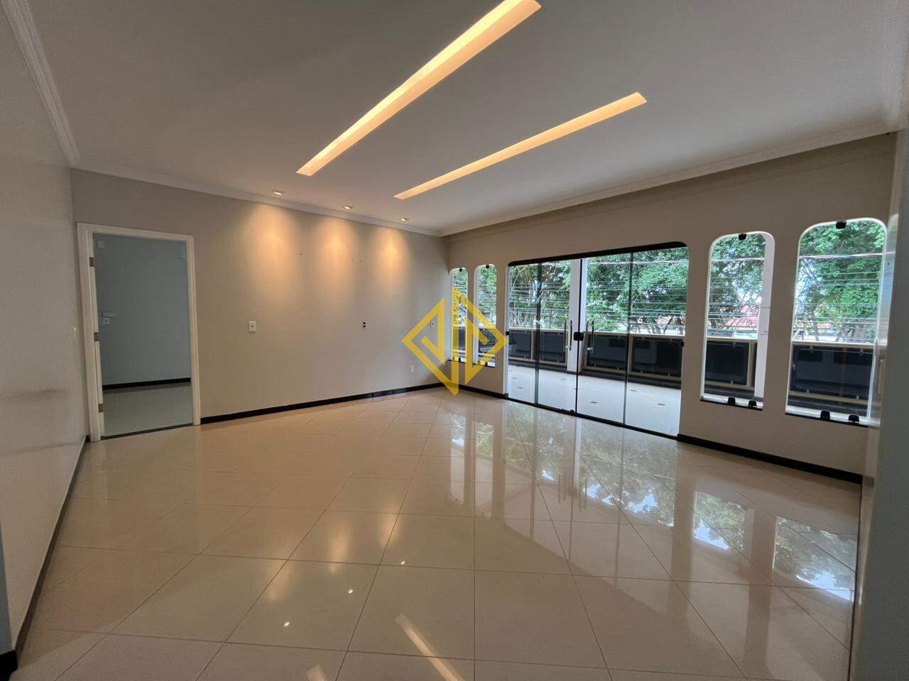 Casa, 3 quartos, 279 m² - Foto 1