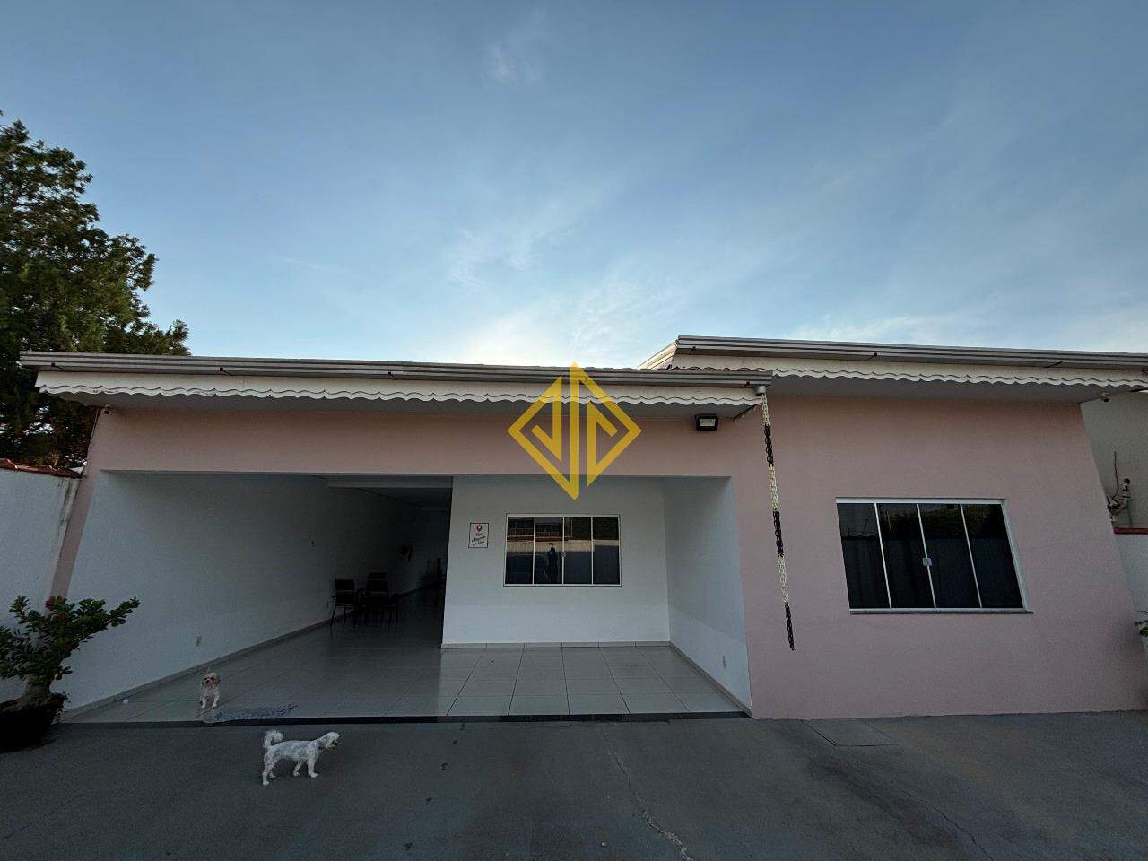 Casa, 3 quartos, 216 m² - Foto 1