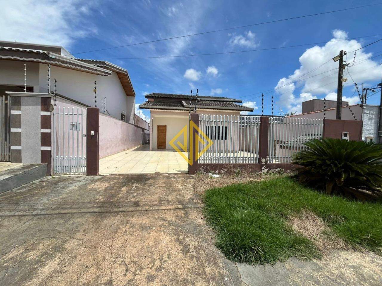 Casa, 3 quartos, 215 m² - Foto 1