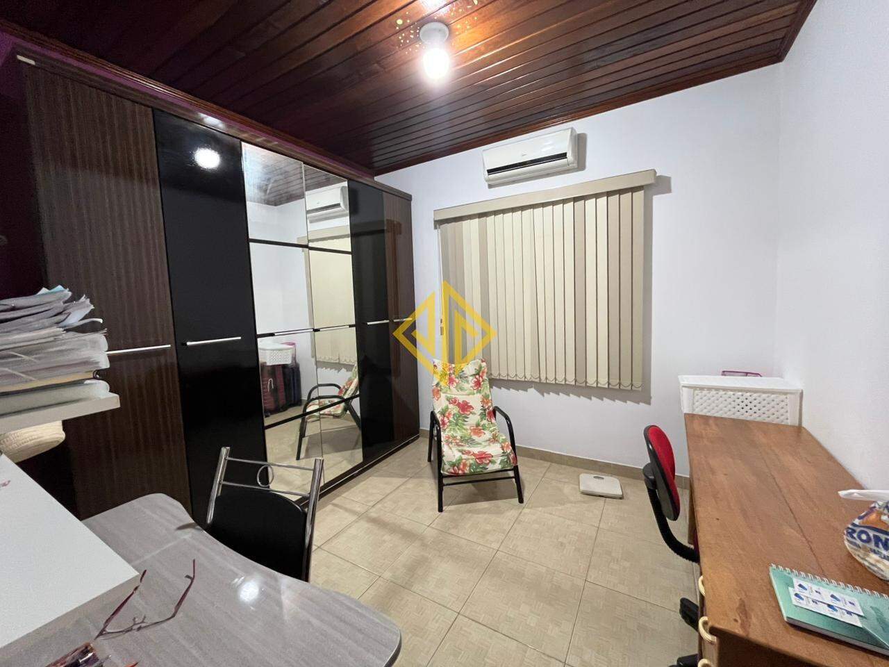 Casa, 3 quartos, 240 m² - Foto 9