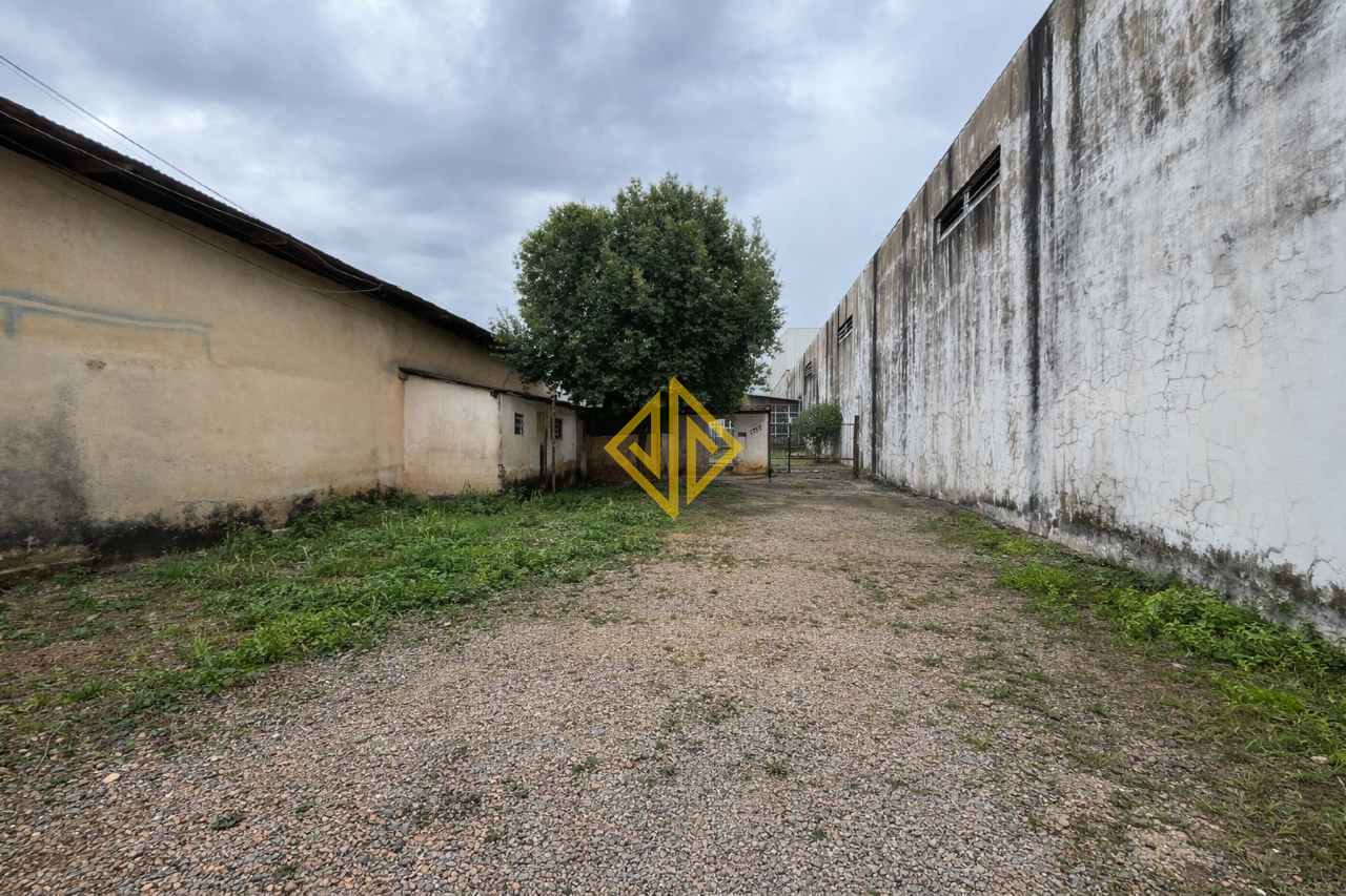 Terreno à venda no Área Industrial: 