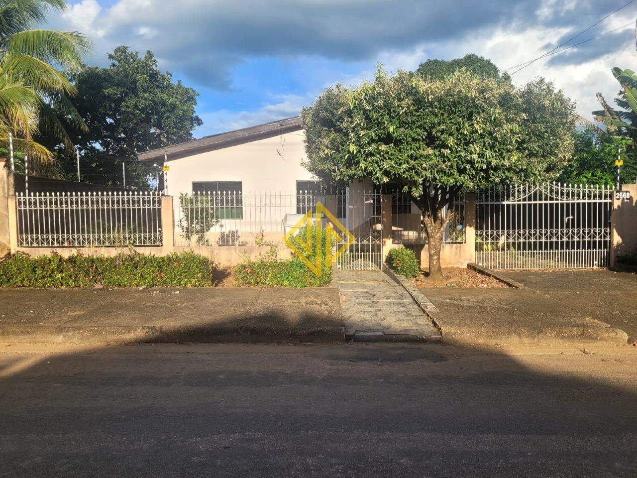 Casa à venda no Setor 04: 