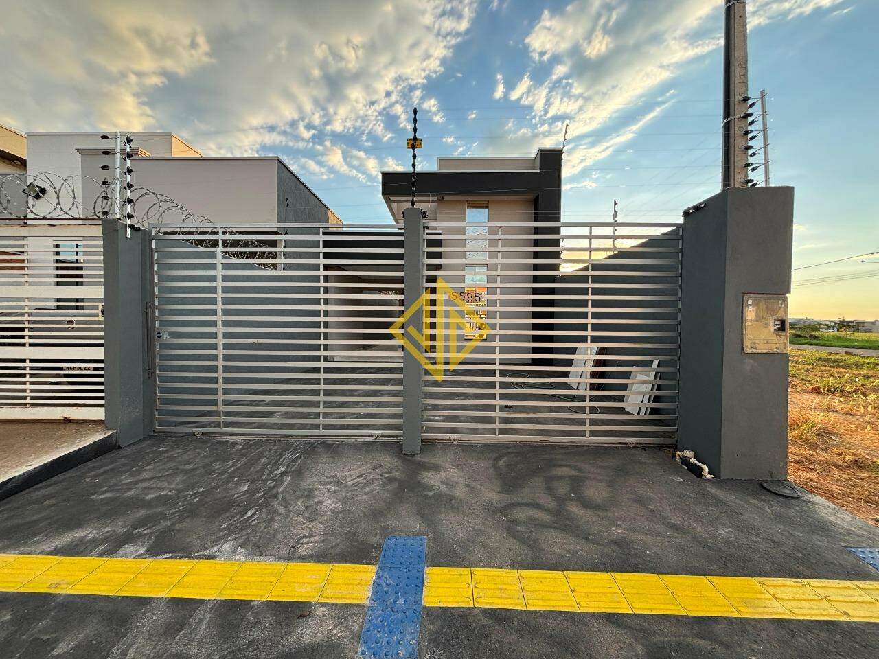 Casa, 2 quartos, 82 m² - Foto 1
