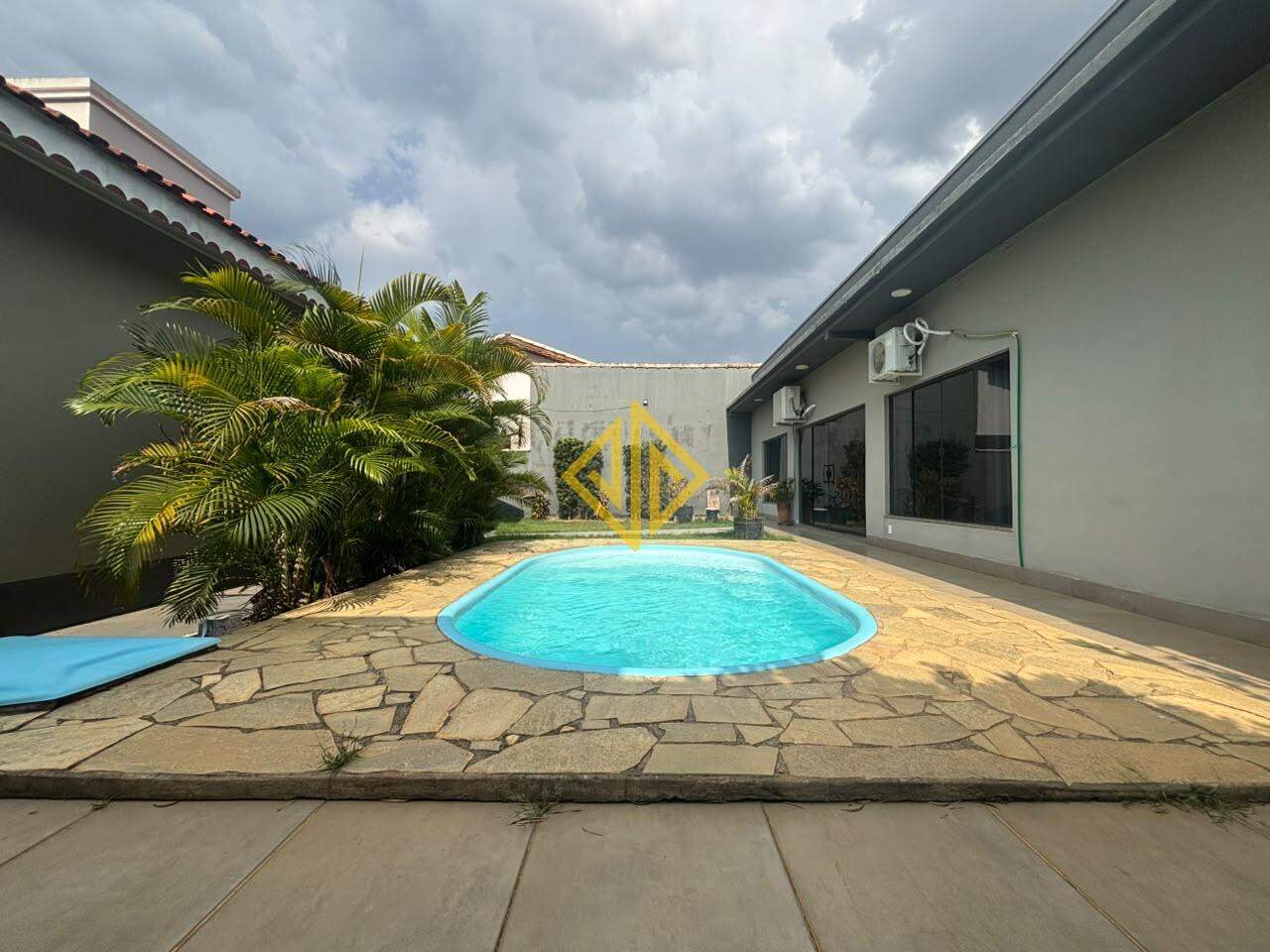 Casa, 4 quartos, 180 m² - Foto 1