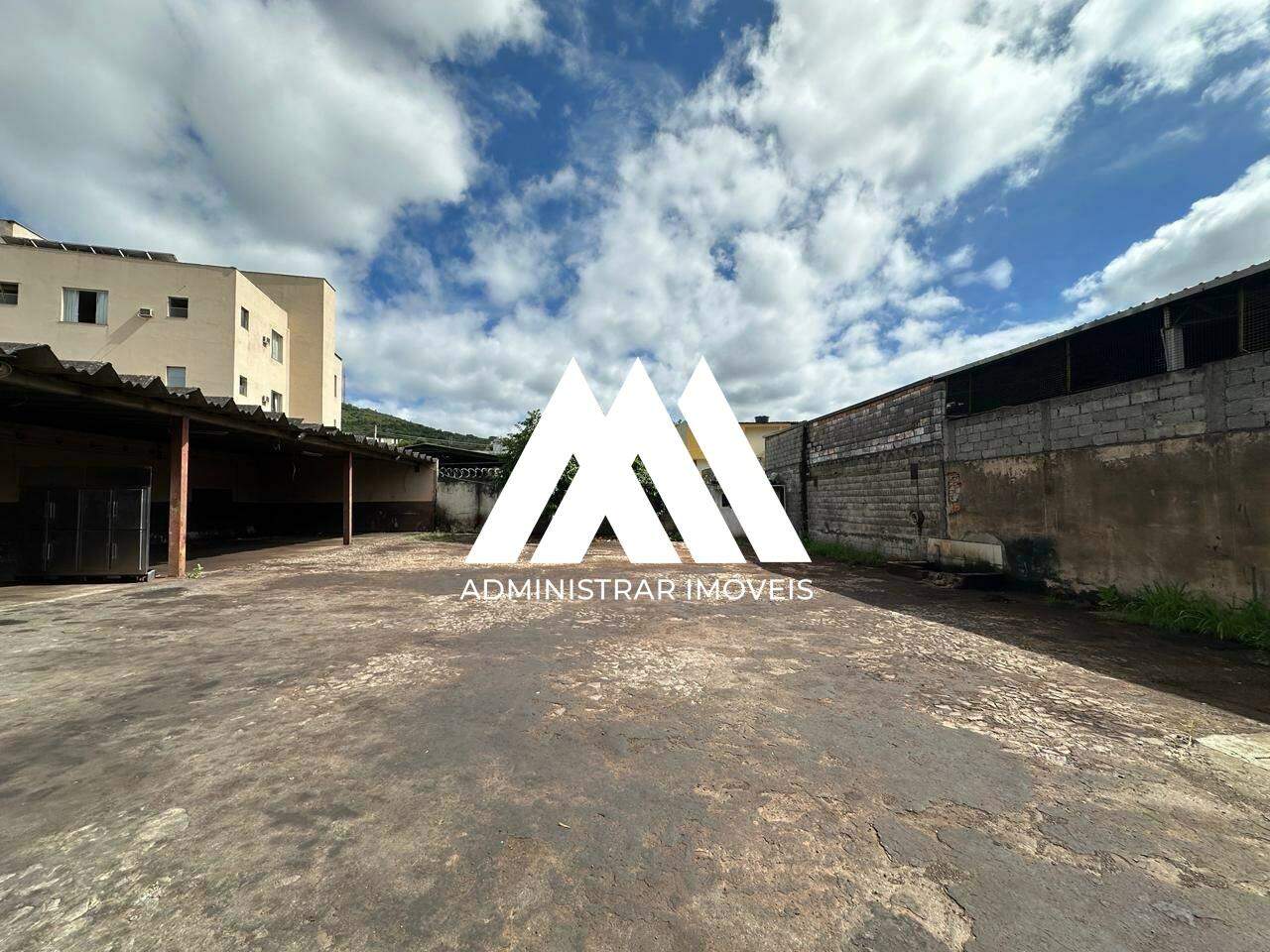 Galpão para aluguel no Centro: 
