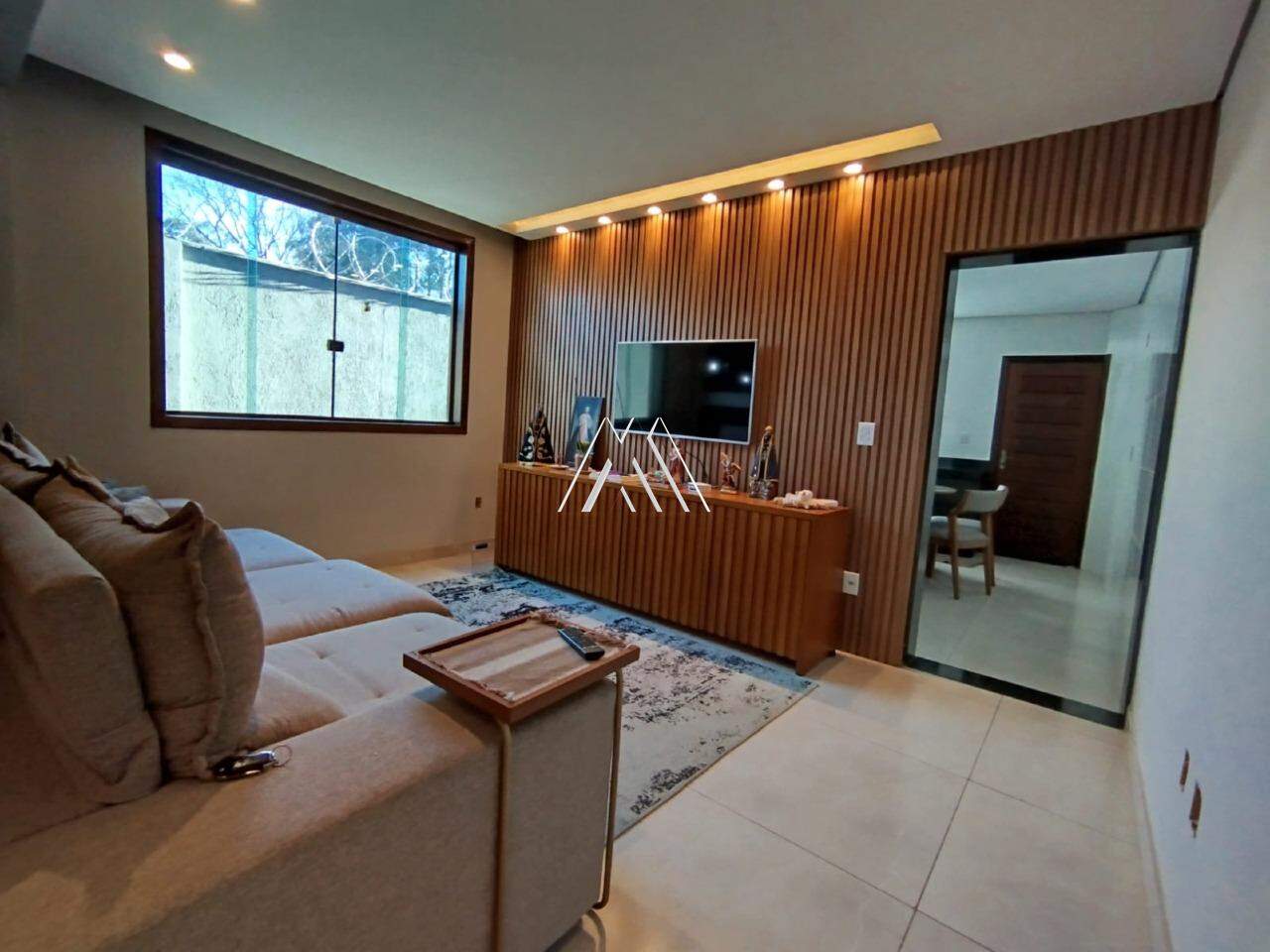 Casa à venda no Centenário: 