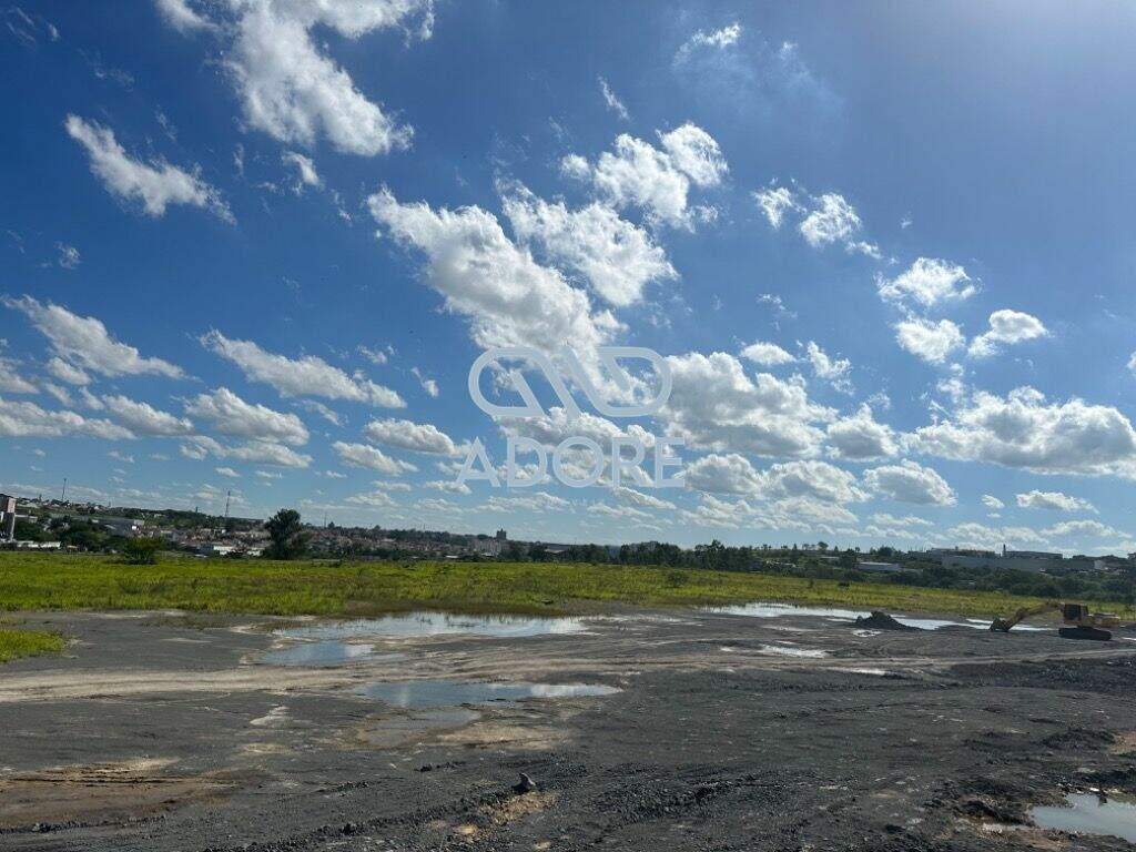Área Rural à venda no Distrito Industrial II: 