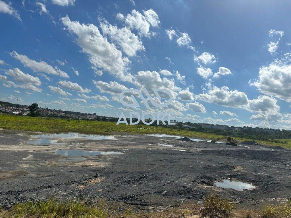 Área Rural à venda no Distrito Industrial II: 