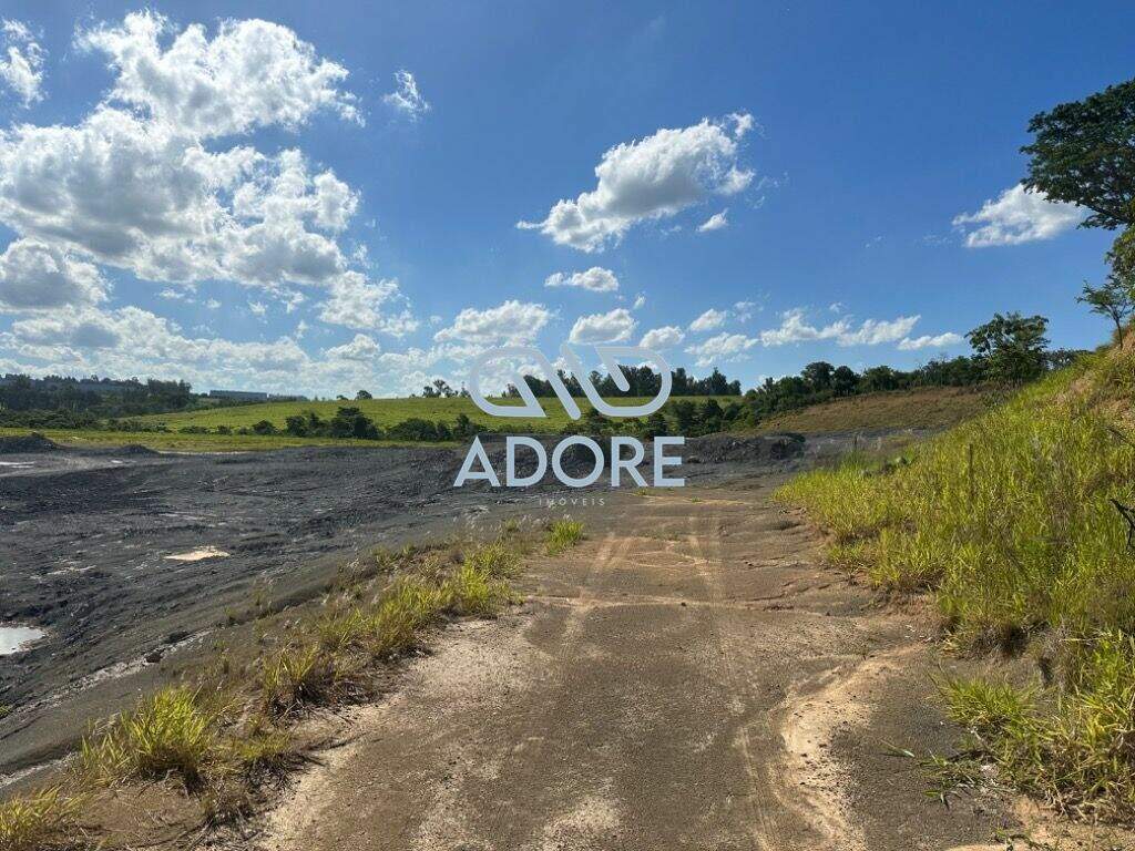 Área Rural à venda no Distrito Industrial II: 