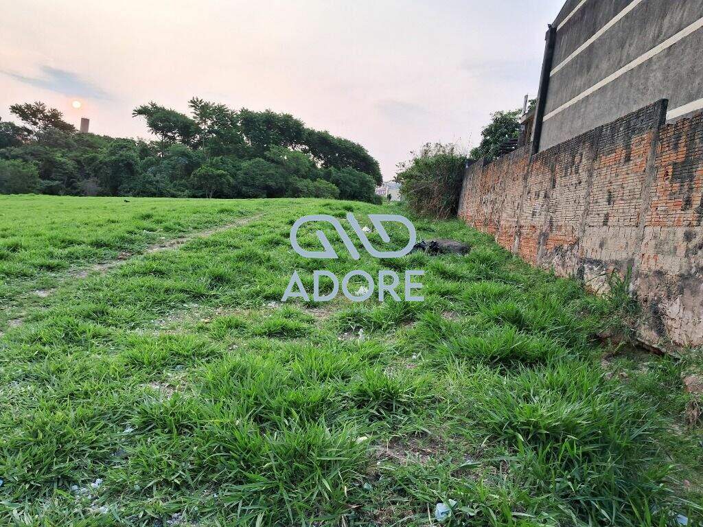 Área à venda no Jardim Celani: 